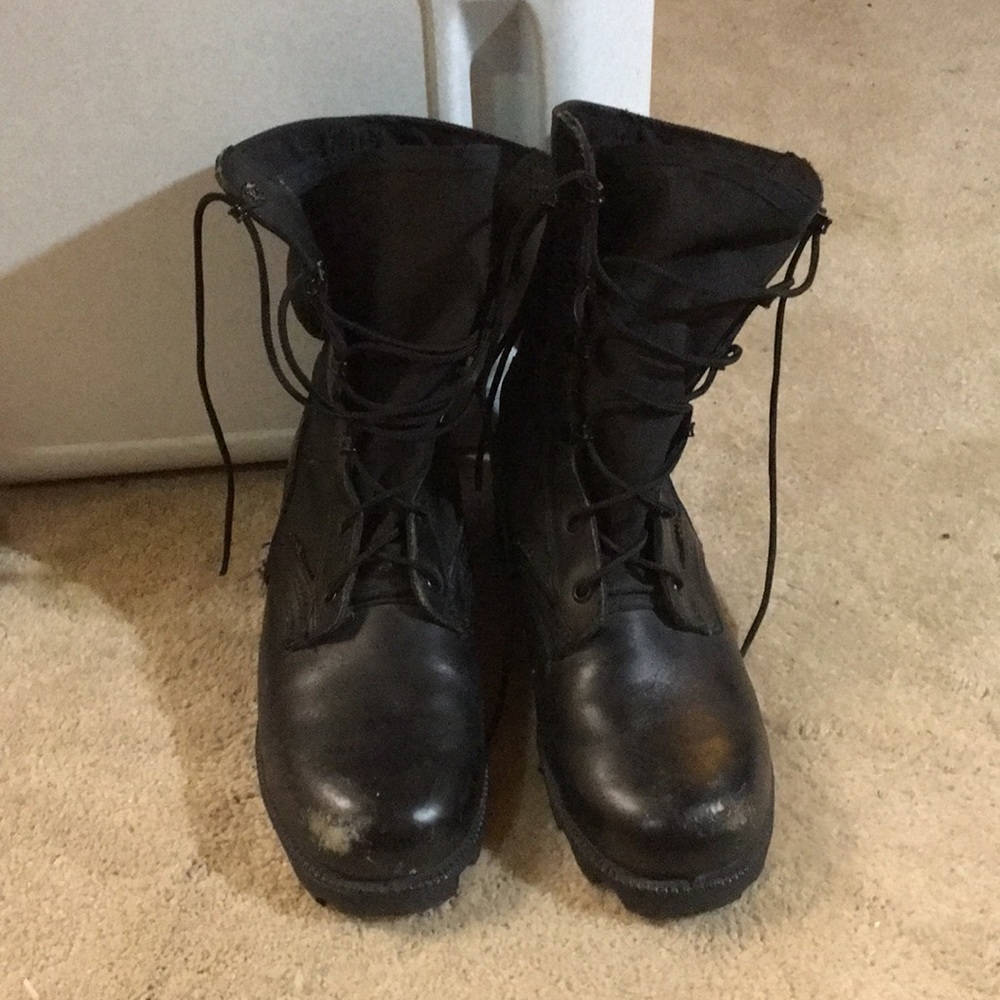U. S. Army jungle boots, women’s 7.5 men’s 5w